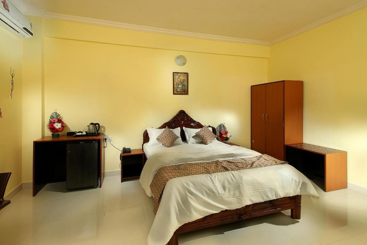 Hotel 7 Seas Vagator Bagian luar foto