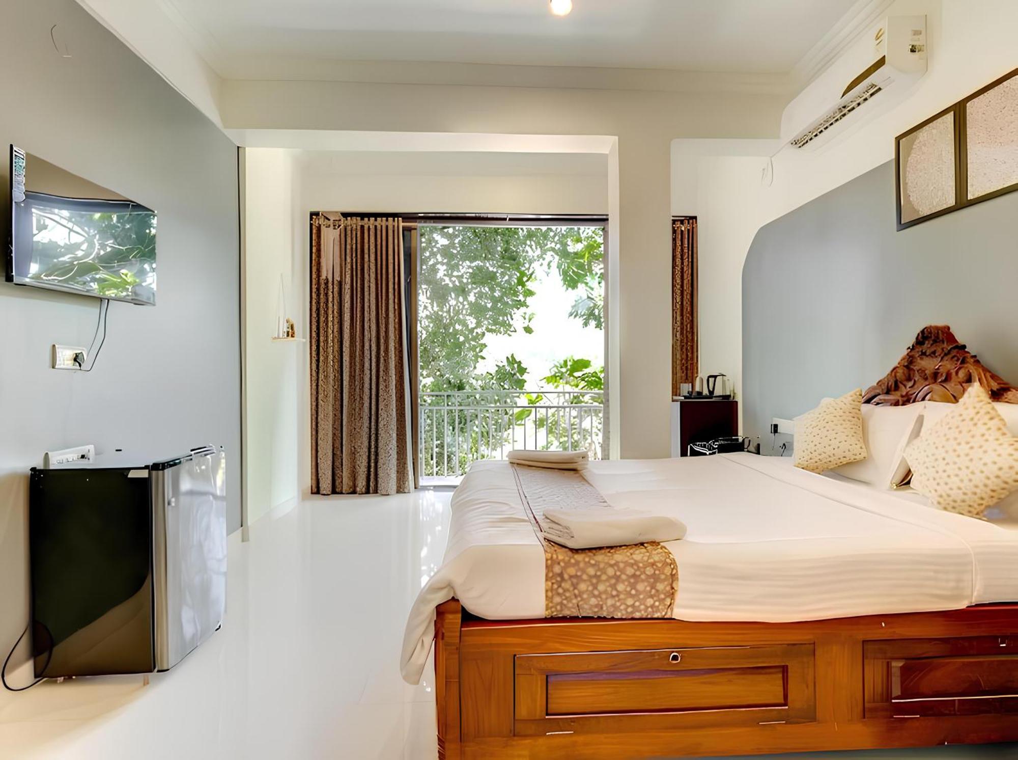 Hotel 7 Seas Vagator Bagian luar foto