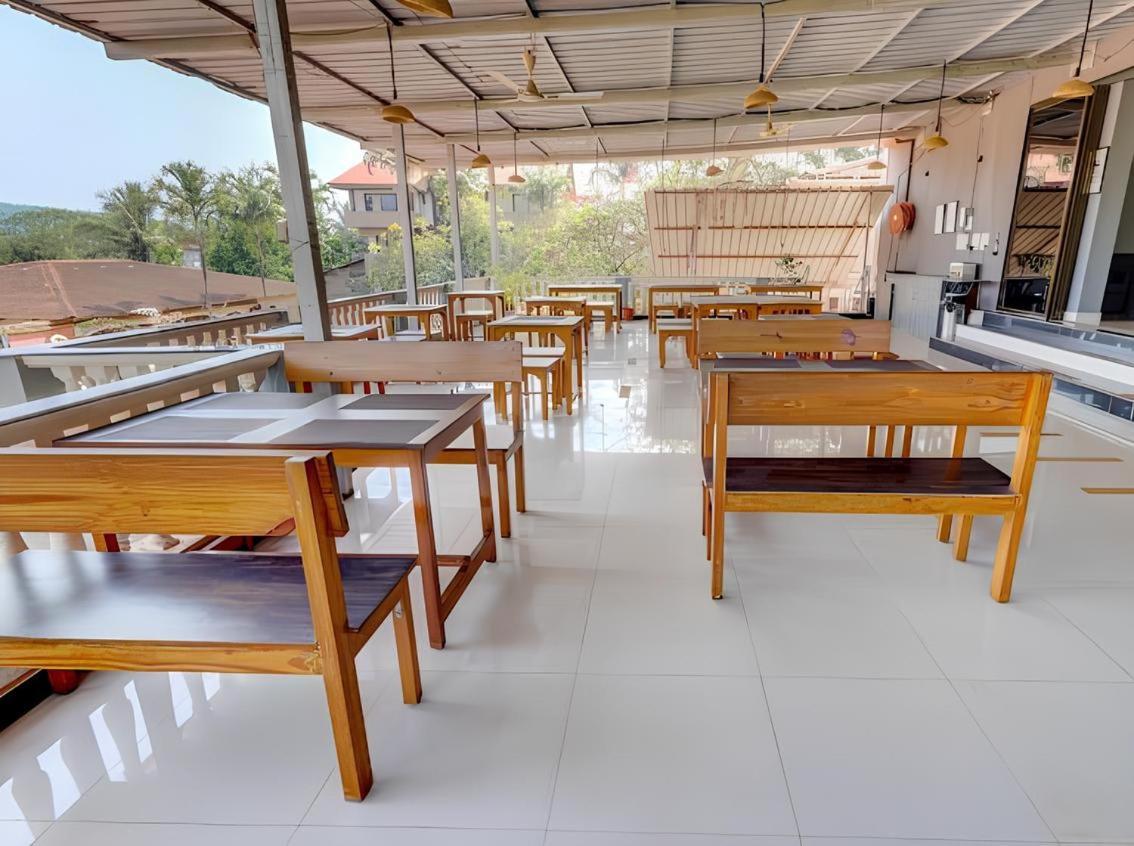 Hotel 7 Seas Vagator Bagian luar foto