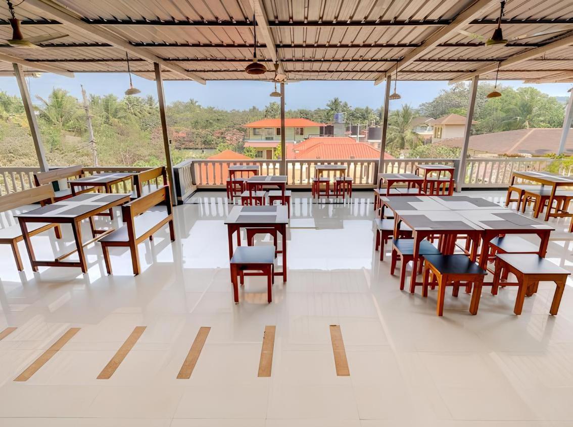 Hotel 7 Seas Vagator Bagian luar foto