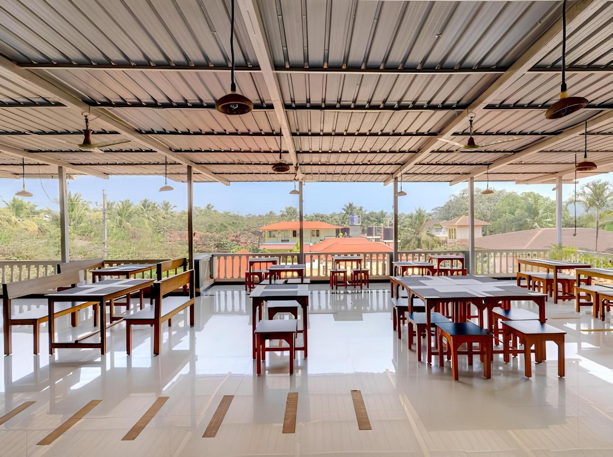 Hotel 7 Seas Vagator Bagian luar foto