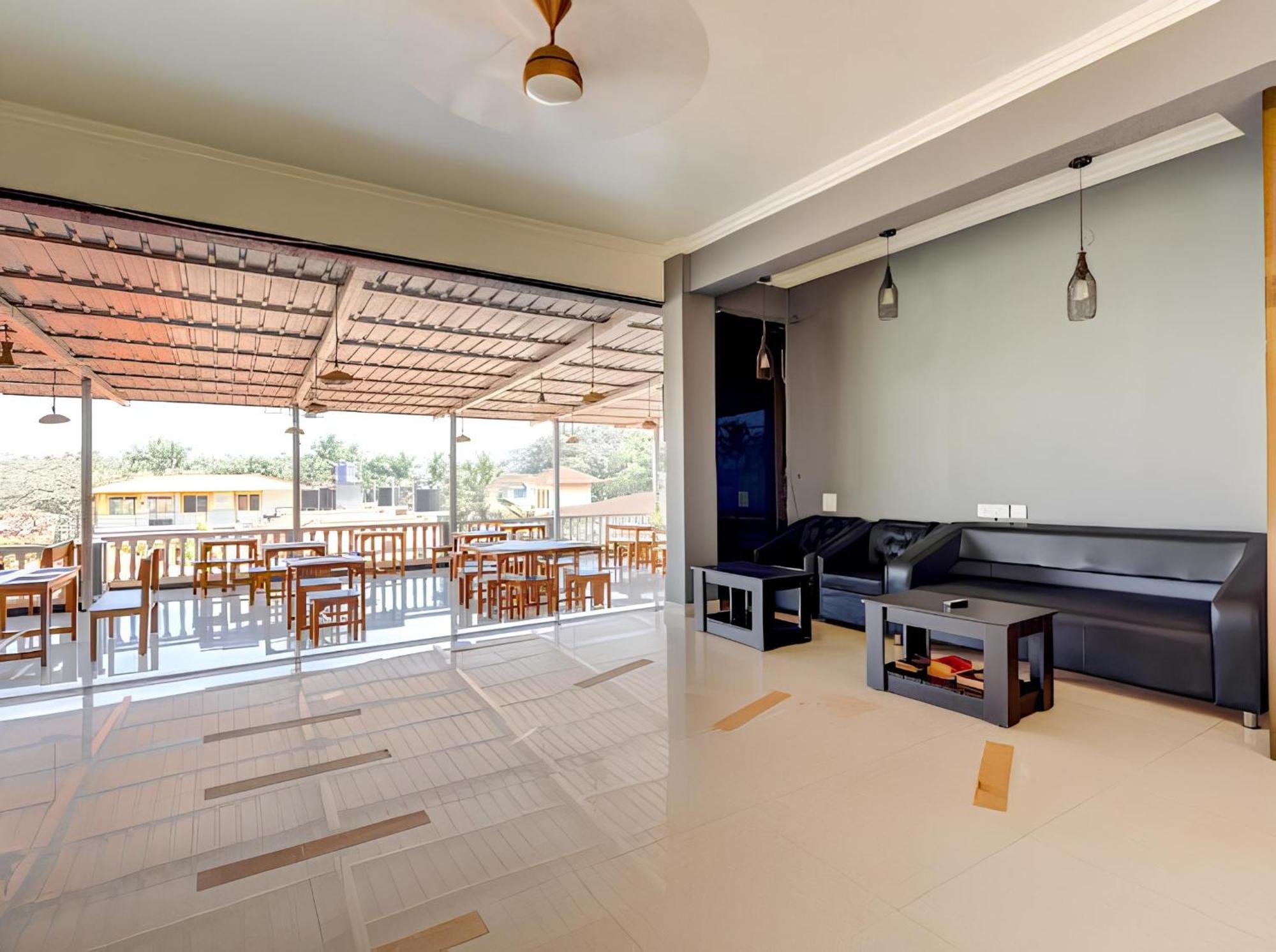 Hotel 7 Seas Vagator Bagian luar foto
